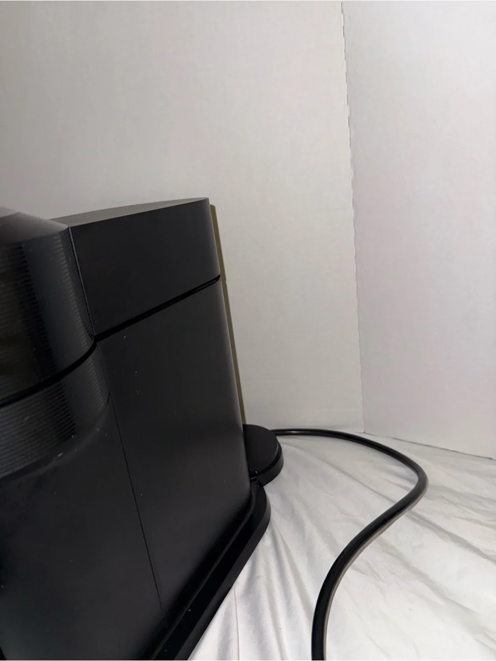 Nespresso VertuoPlus Black Coffee Machine.  No water tank.    No insert for cup